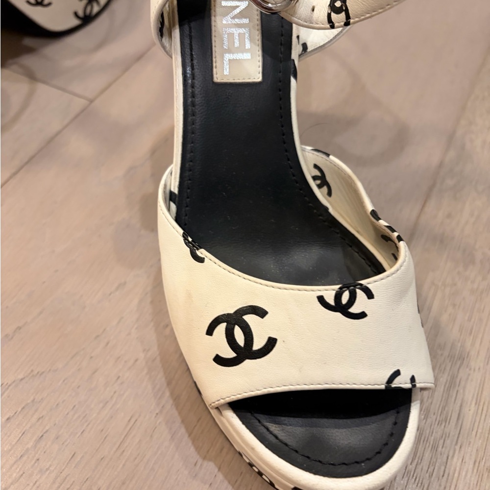 CHANEL CC Women's White and Black Platform Heels Rare 🔥 - Picture 8 of 13
